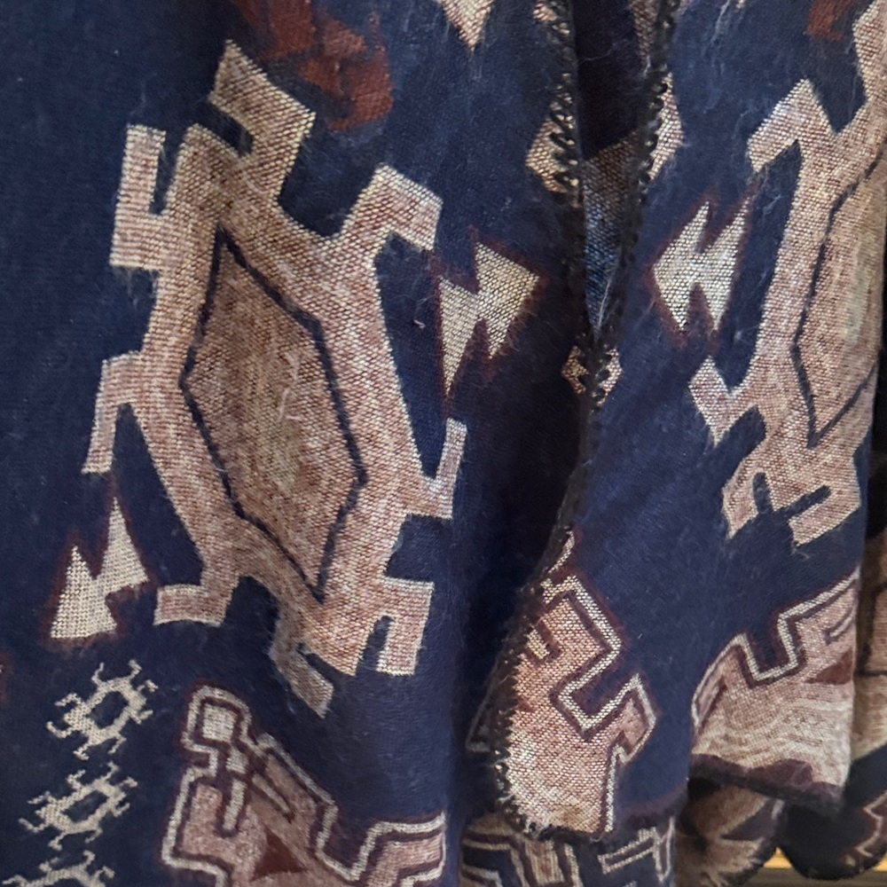 Aziza Blue Geometric Women's Cape - Picture 5 of 6